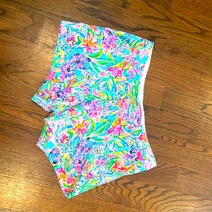 New Lilly shorts!NO TAGS LOVE THE STRECH